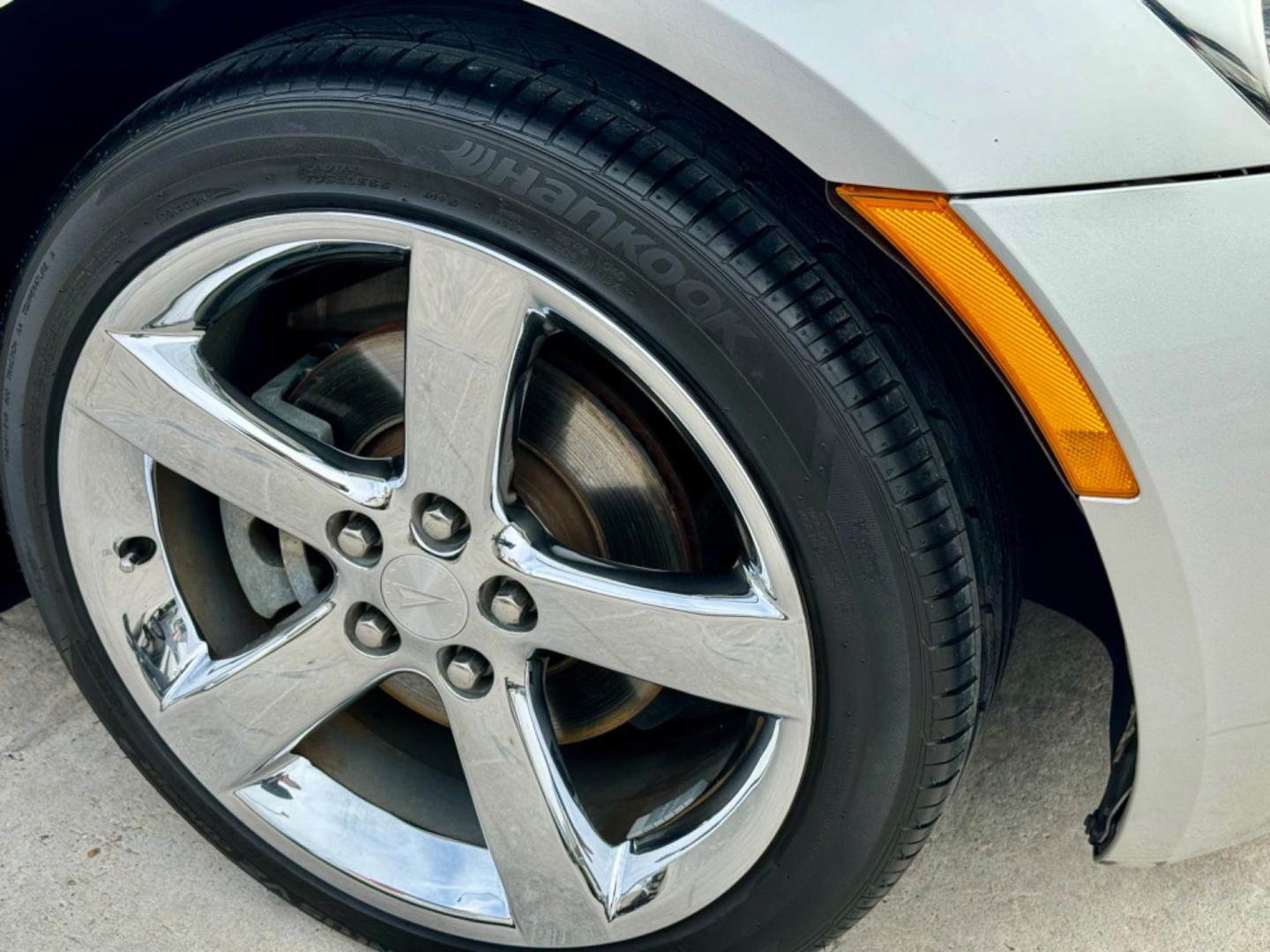 2008 Silver /black pontiac Solstice GXP Convertible with an 2.oI4 twin turbo engine, automatic transmission, located at 2190 Hwy 95, Bullhead City, AZ, 86442, (928) 704-0060, 0.000000, 0.000000 - Photo#14